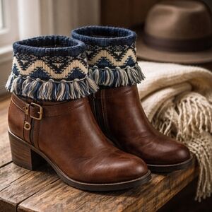 MeMoi Black and Blue Knit Boot Topper Socks One Size